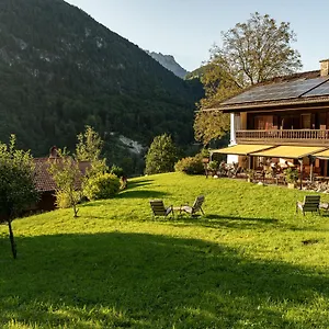 https://hotel-chalets-lampllehen.com-bavaria.com